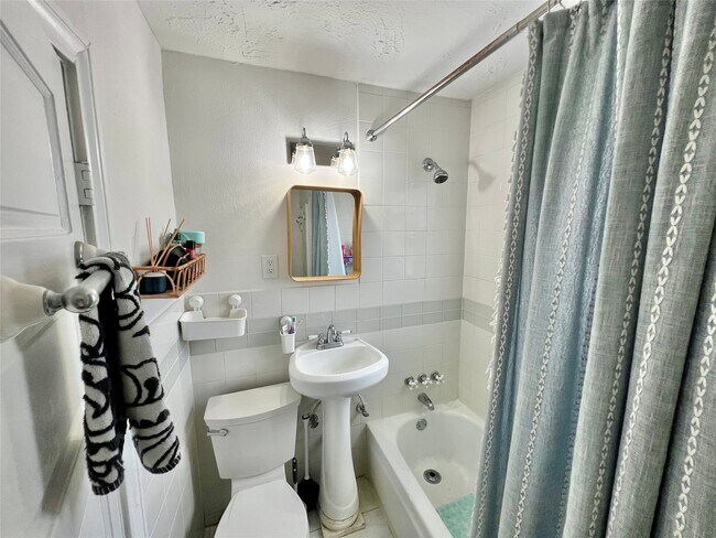Photo - 626 Woodland St