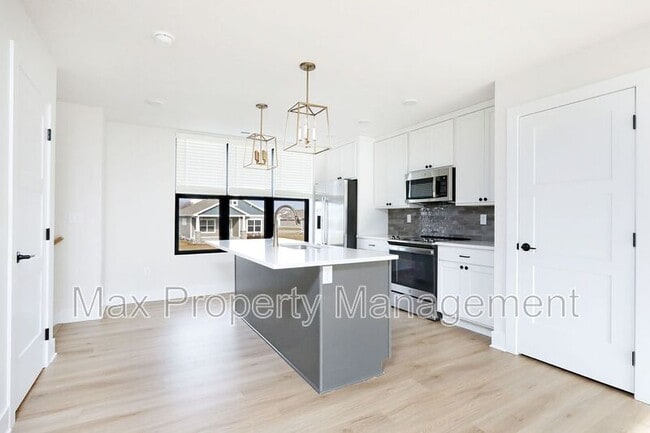 Photo - 2903 SW Prairie Trail Pkwy