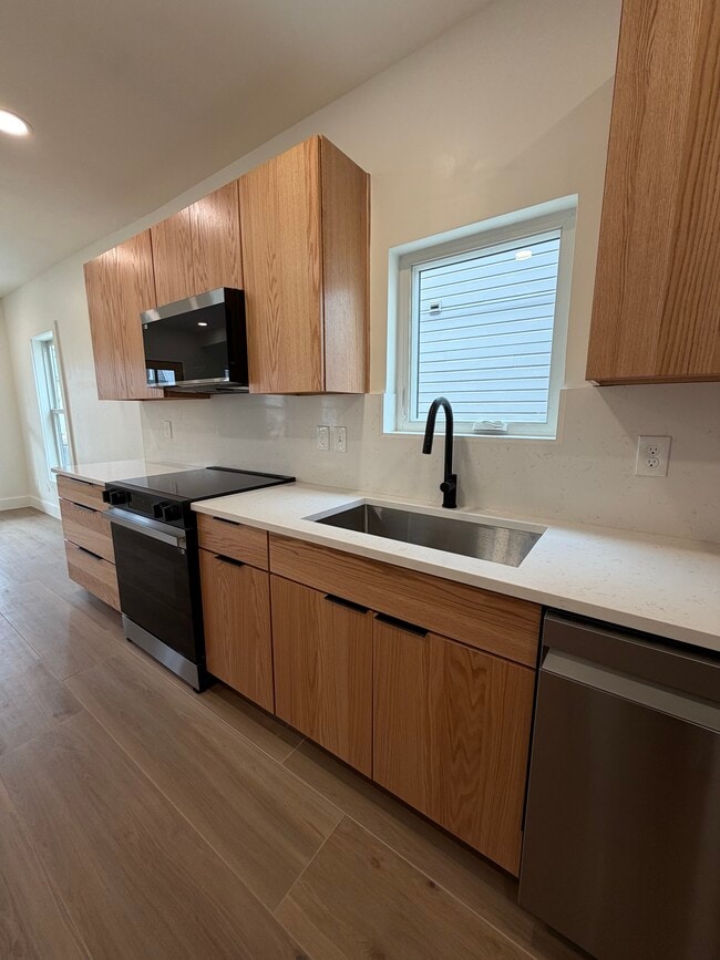 Kitchen - 1345 W 67th St