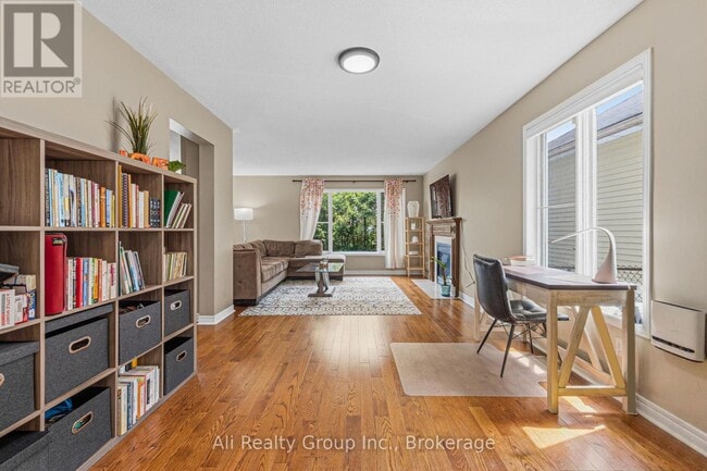 Photo - 132 Grenadier Way
