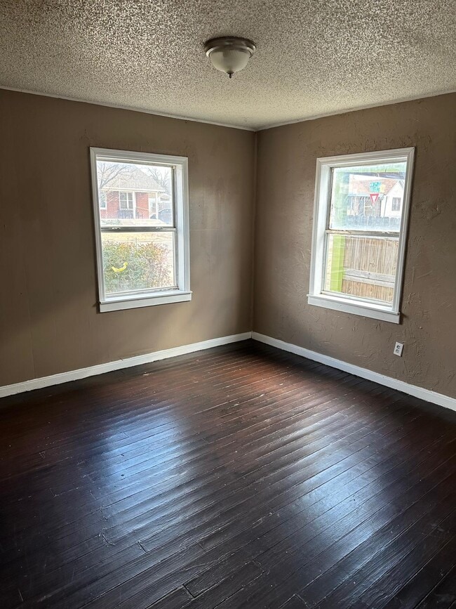 Photo - 203 N Kentucky St