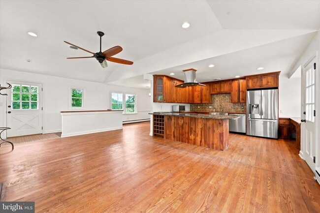Photo - 1058 Glen Hall Rd