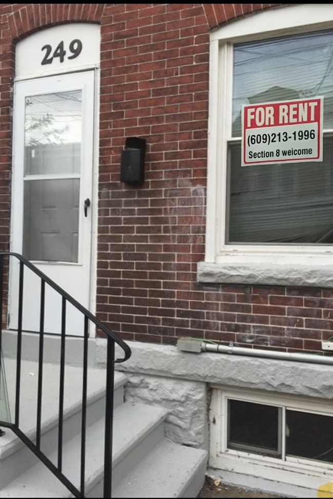 Photo - TRENTON -2 BED 1.BATH