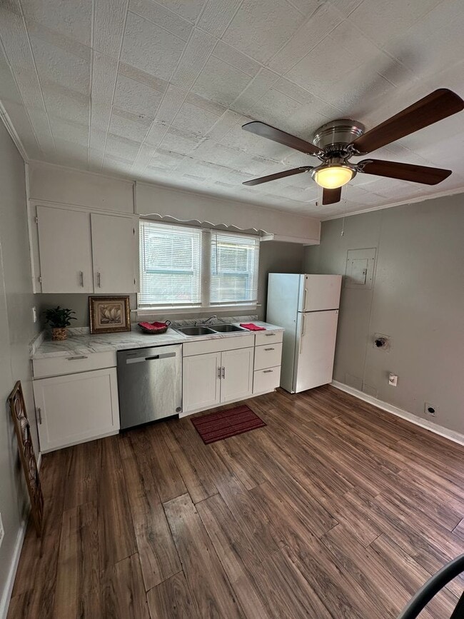 Photo - COMING SOON! DEPOSIT-FREE Renting option thru OBLIGO! Deposit Alternative available.