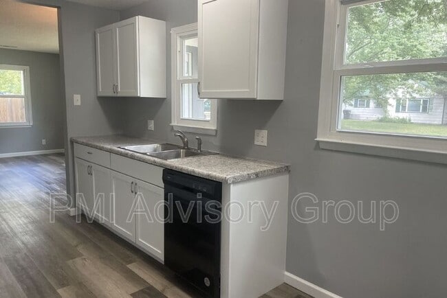 Photo - 2413 SW Mission Ave