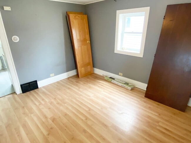 Photo - 2 BR Ranch Style Home with 1-Car Detached ...