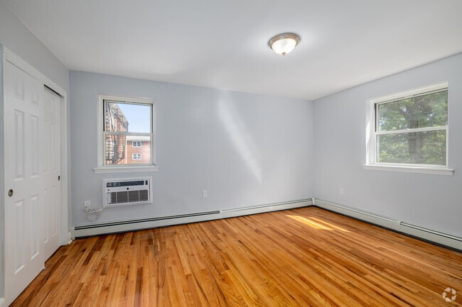 1BR, 1BA - 677SF - Bedroom