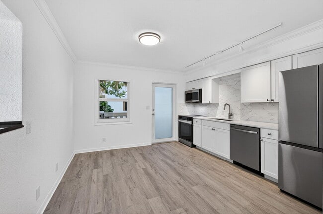 Building Photo - 624 Southwind Cir Unit 4