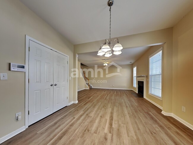 Photo - 6216 Roseway Ct