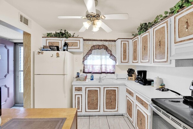 Photo - 711 Lori Dr Unit 204
