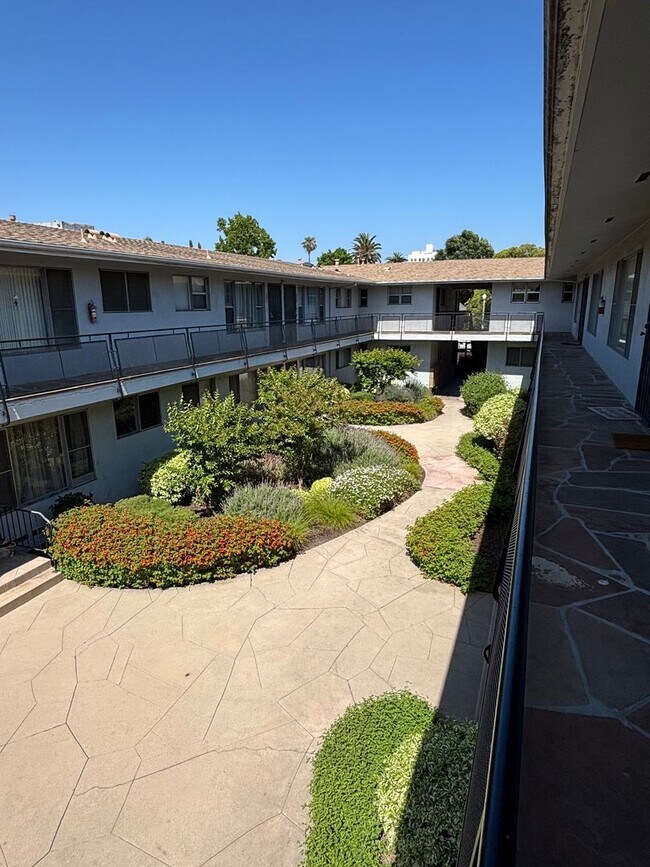 Photo - Spacious 1 bedroom available now in Long B...