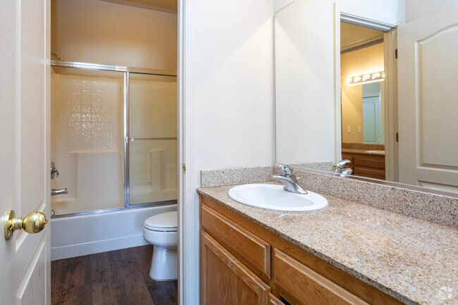 2BR, 1.5BA - 1,100SF - Primary Bathroom