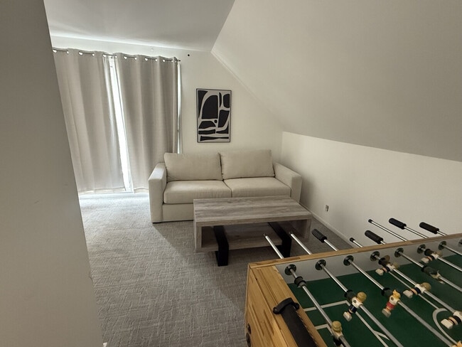 Building Photo - 1115 W 31st St Rental