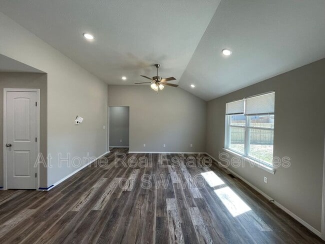 Photo - 617 S Southgate Dr