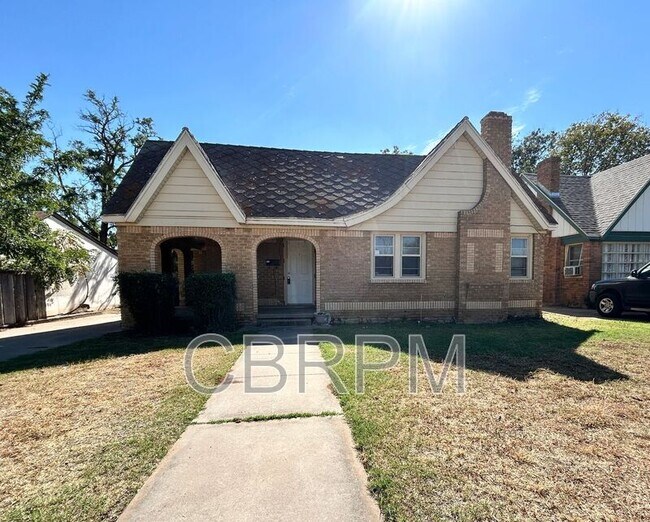 Building Photo - 2421 22nd St