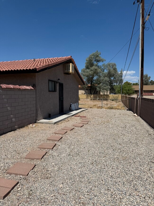 Building Photo - 6360 Darby Ave Unit Guest House - Casita