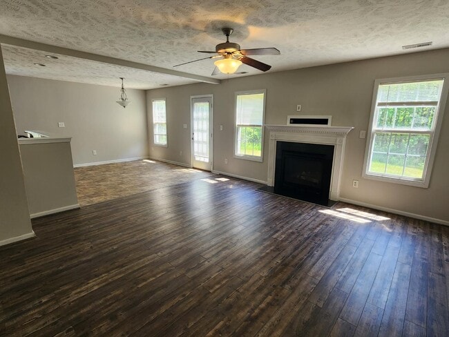 Photo - 128 Tuxford Ct