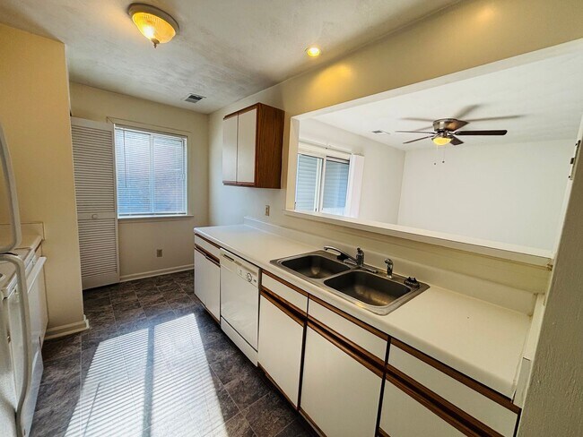 Photo - 402 Berryfield Ln