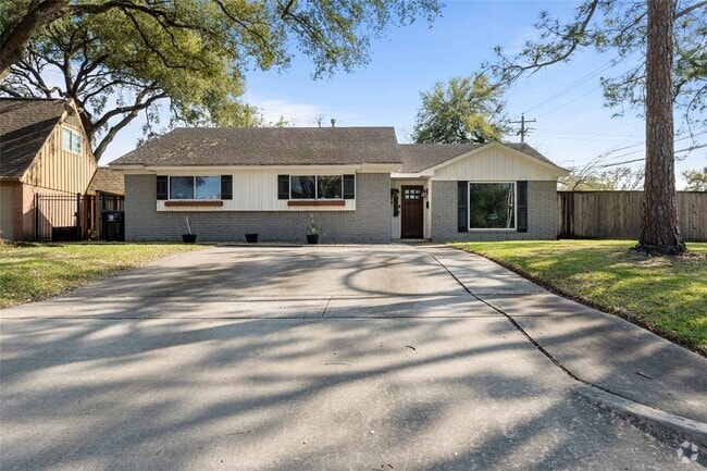 Building Photo - 9655 Meadowland Dr Rental