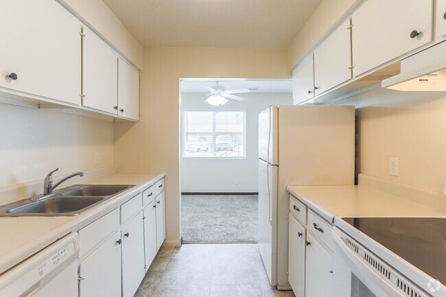 2BR, 1BA - 1,000SF - Fox Run Apartments