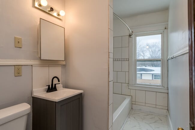 Photo - 629 3rd St NE Unit 631