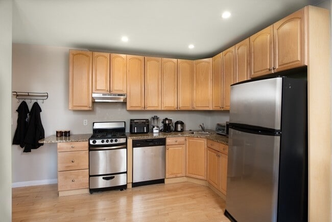 Photo - 64 Queensberry St Unidad 101