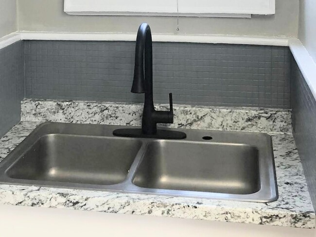 Kitchen - 108 Pharis St Unit 2