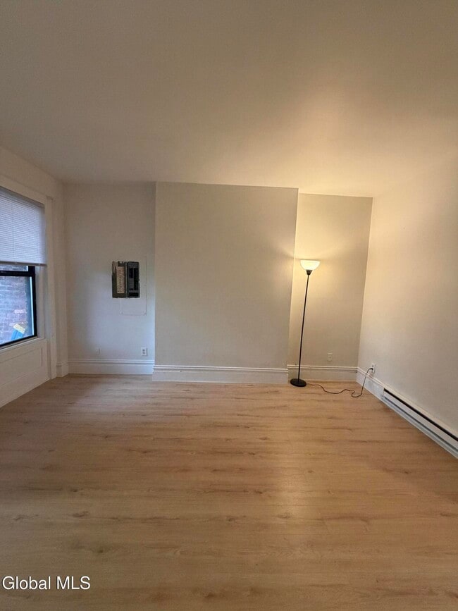 Photo - 54 Westerlo St Unidad #22