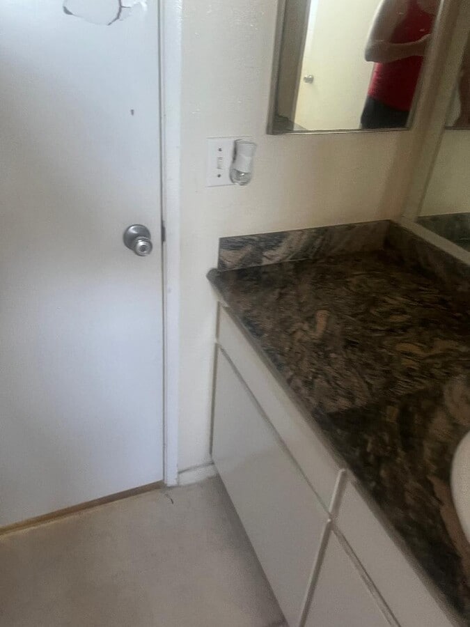 shower - 1721 Van Horne Ln Unit close to the beach