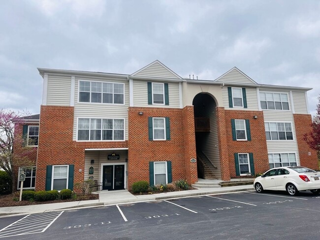 Building Photo - 303 N Knollwood Dr