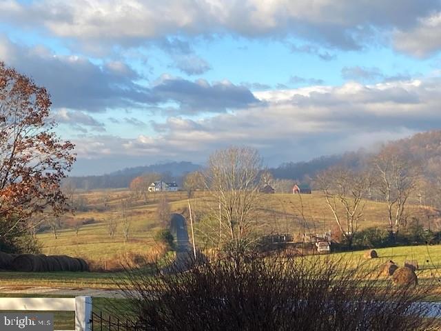 Photo - 873 Hawlin Rd