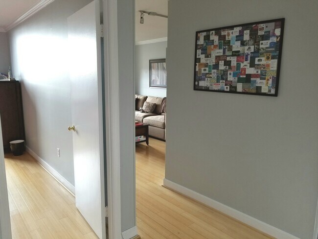 Entryway - 1301 20th St NW Unit 1010