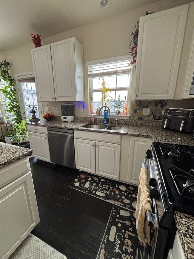 Photo - 3 Bedroom Townhome - Available March 1st!