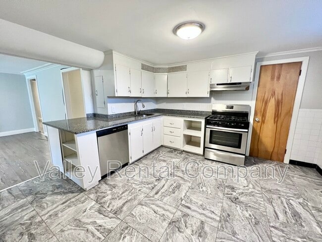 Photo - 72 Lyman St