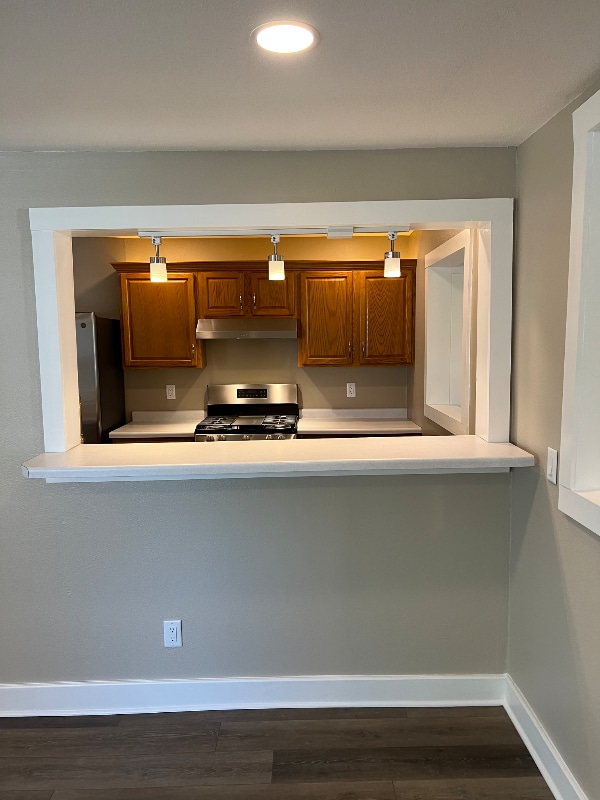 Photo - 692 W 5th St