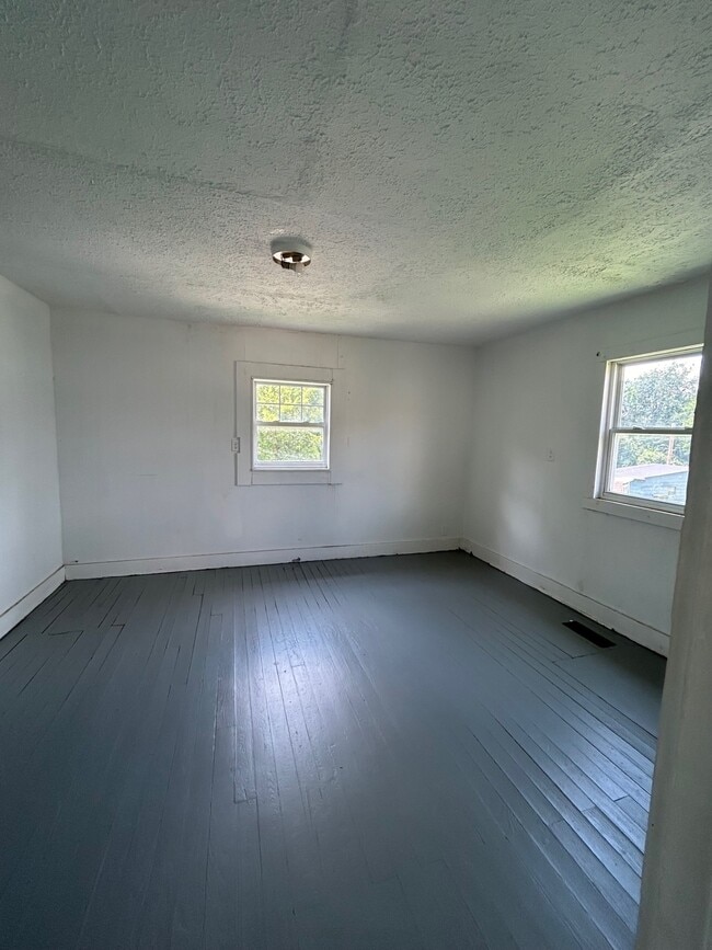 Photo - 417 W 15th St