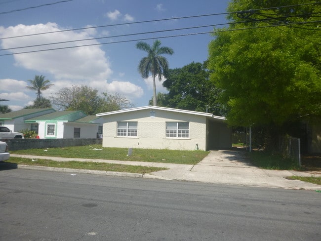 Building Photo - 3105 Windsor Ave