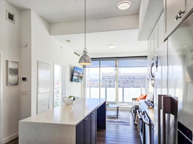 Photo - 1.0 bedroom in Calgary Alberta T2N 1T7 Unit 910