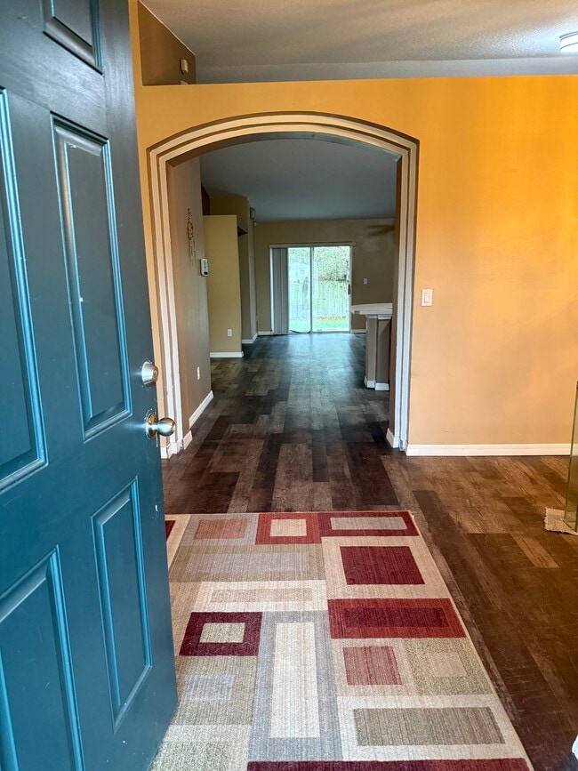 Photo - 49 Hemlock Trce