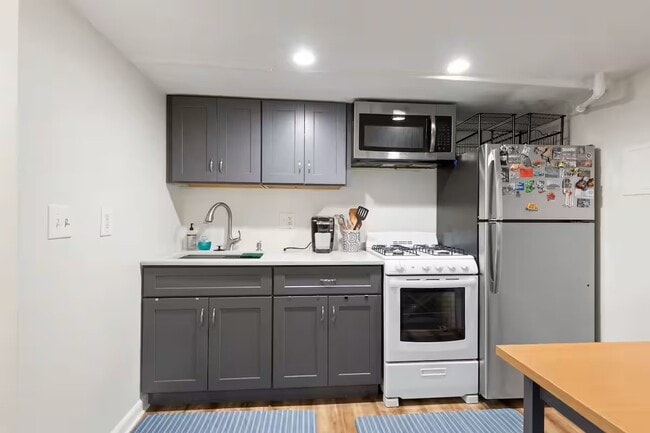 Photo - 1324 Randolph St NE