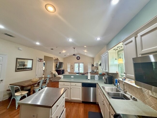 Photo - 53 Maple St