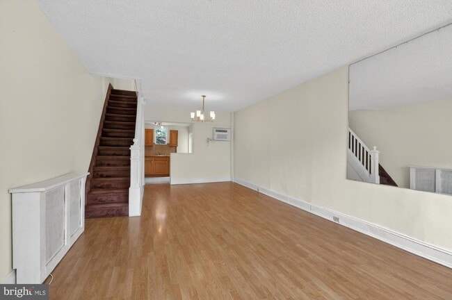Photo - 1519 Emily St