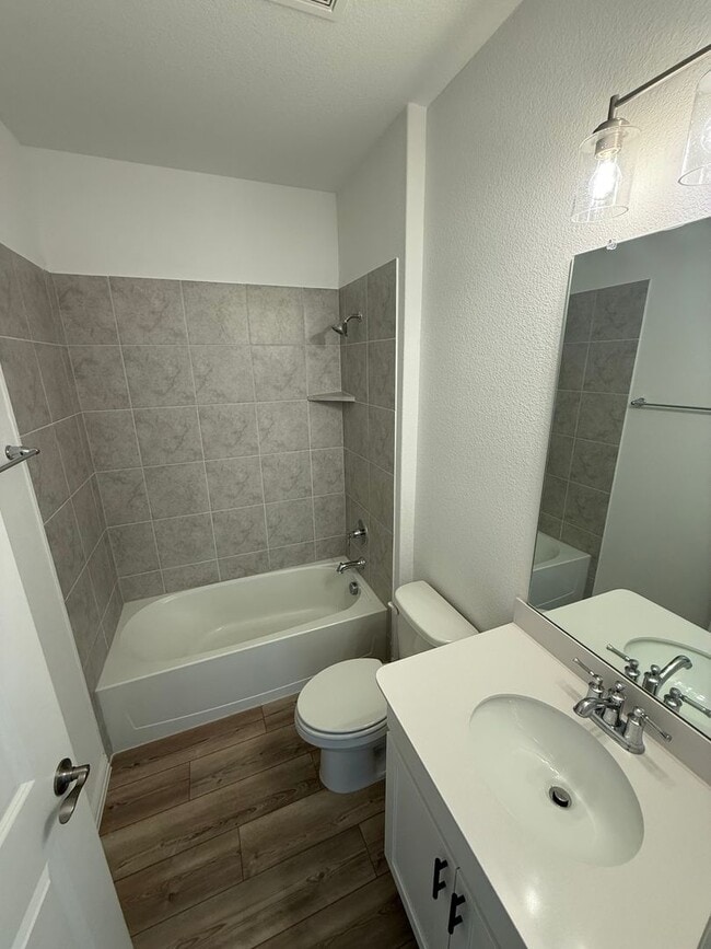 Photo - Room for Family and Friends!