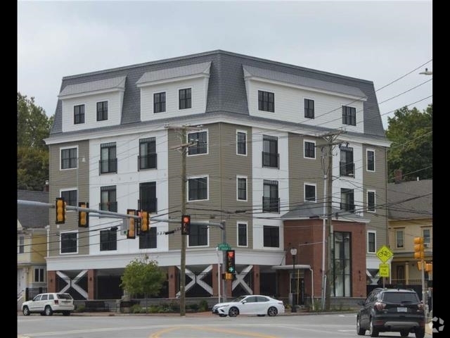 Building Photo - 2 Silver St Unit 1 Rental