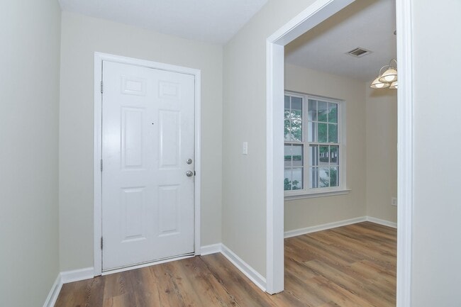Photo - Updated 2 Bed 2 Bath Townhouse!