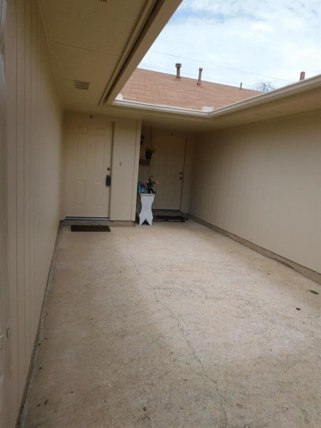 Photo - 806 Country Aire Dr