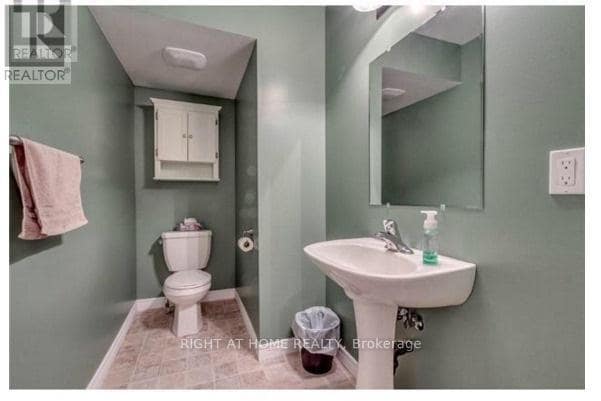 Photo - 20 McConkey Crescent