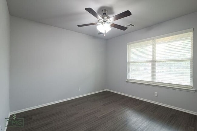 Gorgeous 3/2/2 Home Close to Downtown!