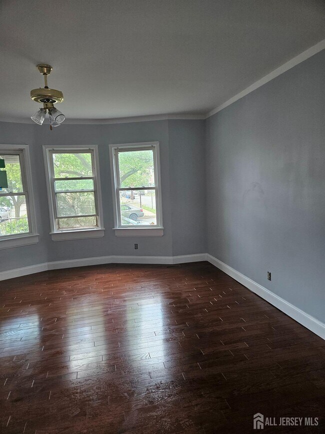 Building Photo - 39 Pulaski Ave Rental