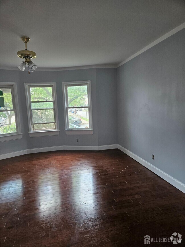 Building Photo - 39 Pulaski Ave Rental